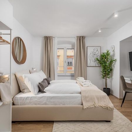 Main Street Apartments 2 غييكا المظهر الخارجي الصورة