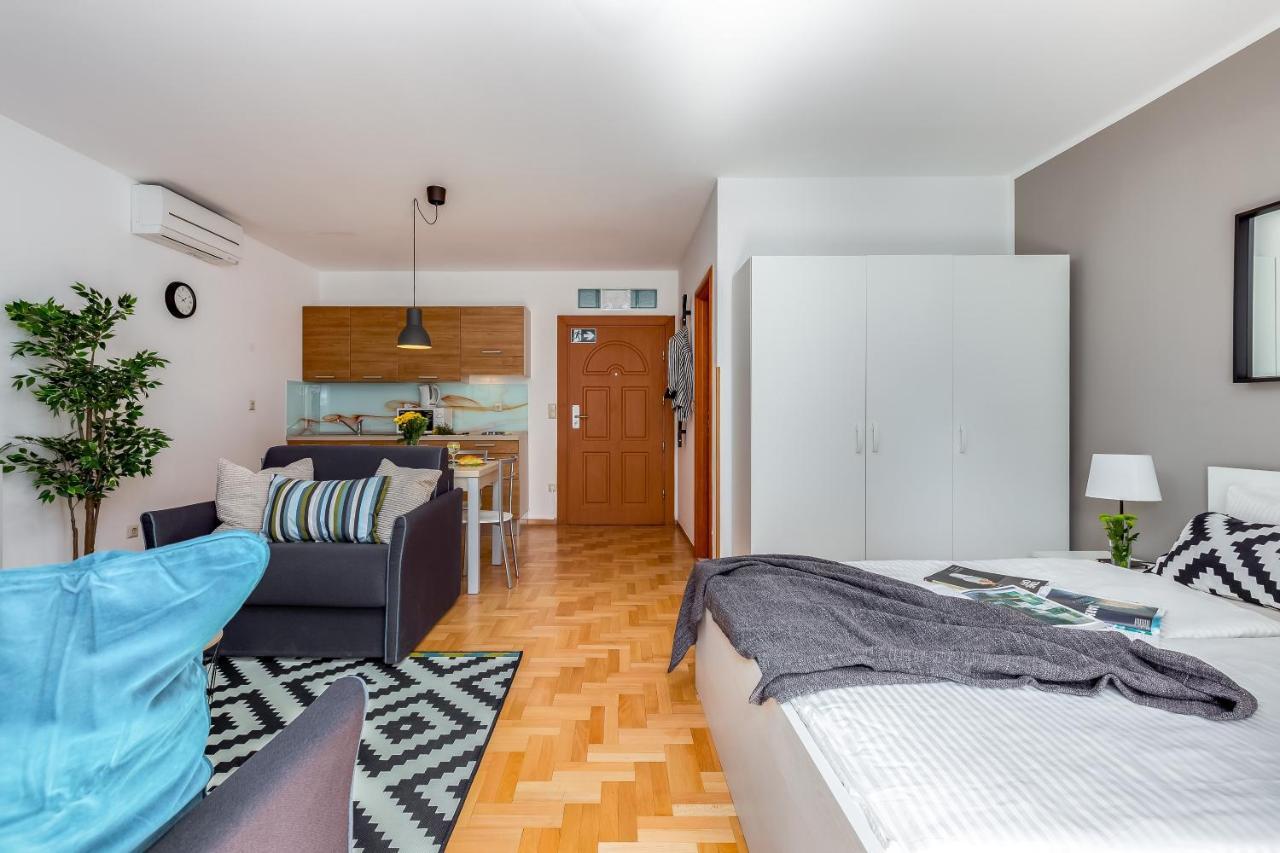 Main Street Apartments 2 غييكا المظهر الخارجي الصورة