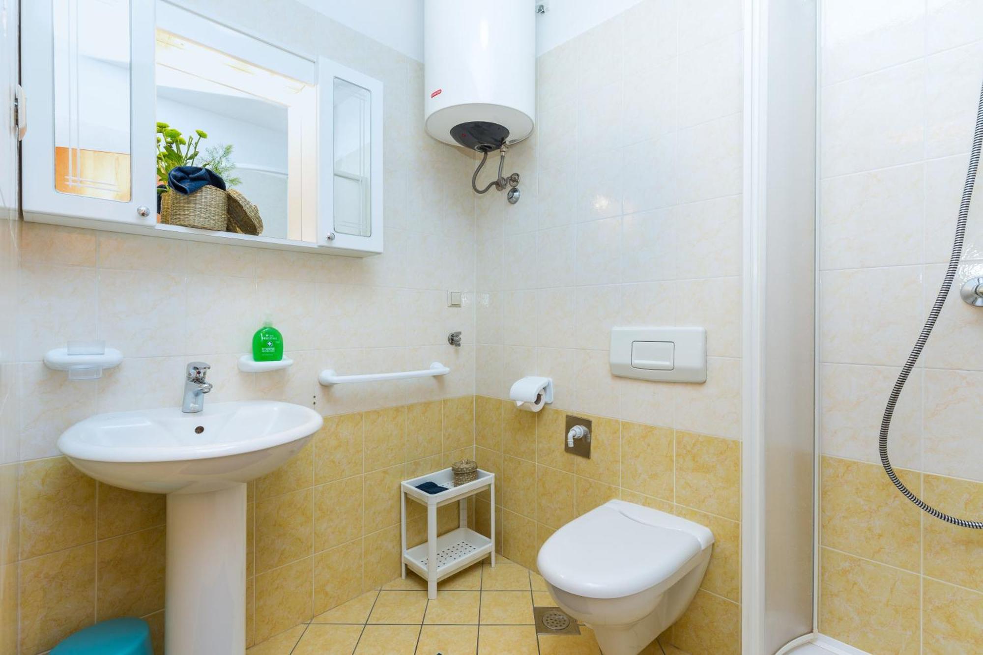 Main Street Apartments 2 غييكا المظهر الخارجي الصورة