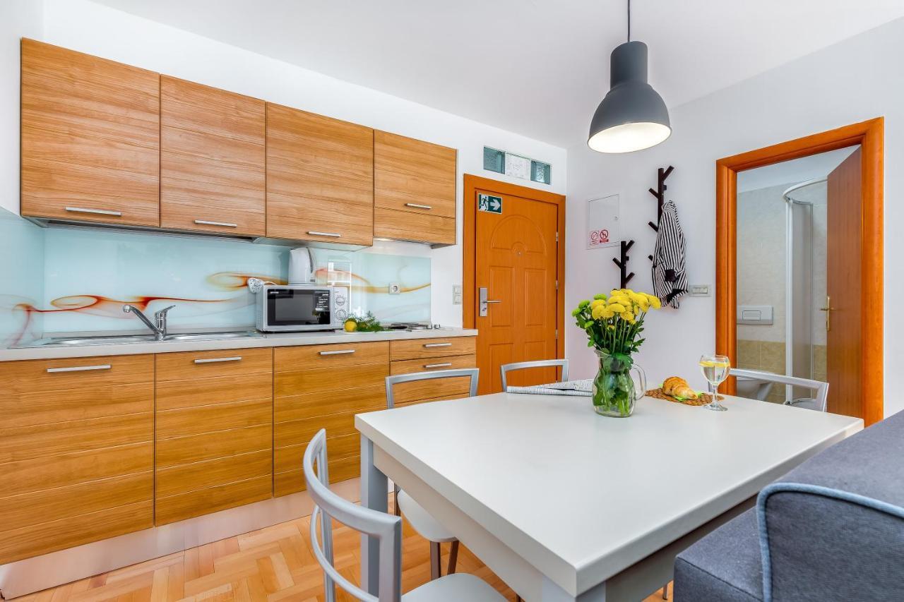 Main Street Apartments 2 غييكا المظهر الخارجي الصورة