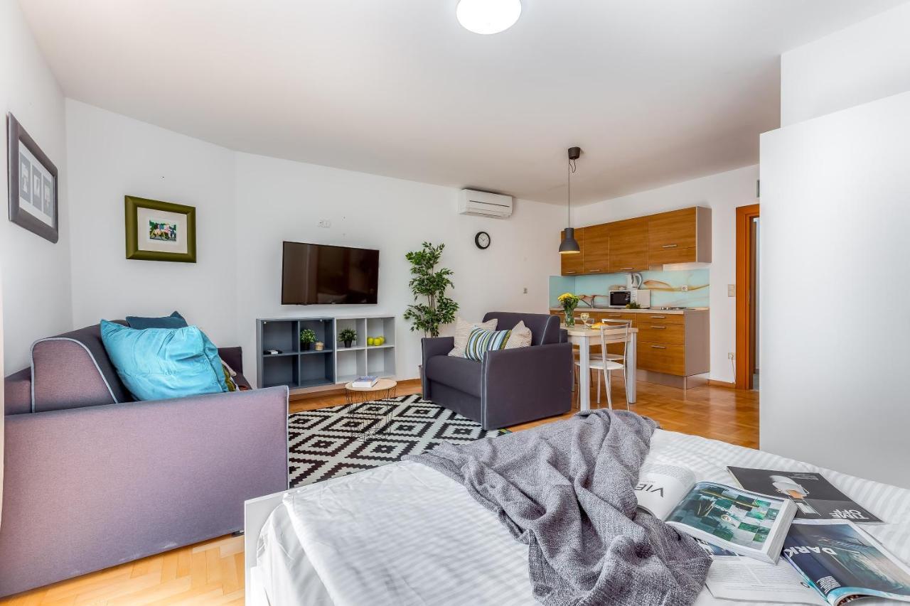 Main Street Apartments 2 غييكا المظهر الخارجي الصورة