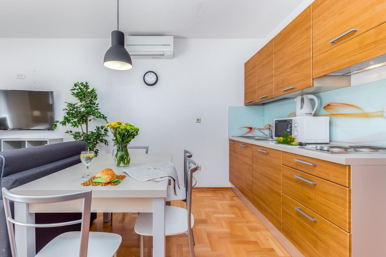 Main Street Apartments 2 غييكا المظهر الخارجي الصورة