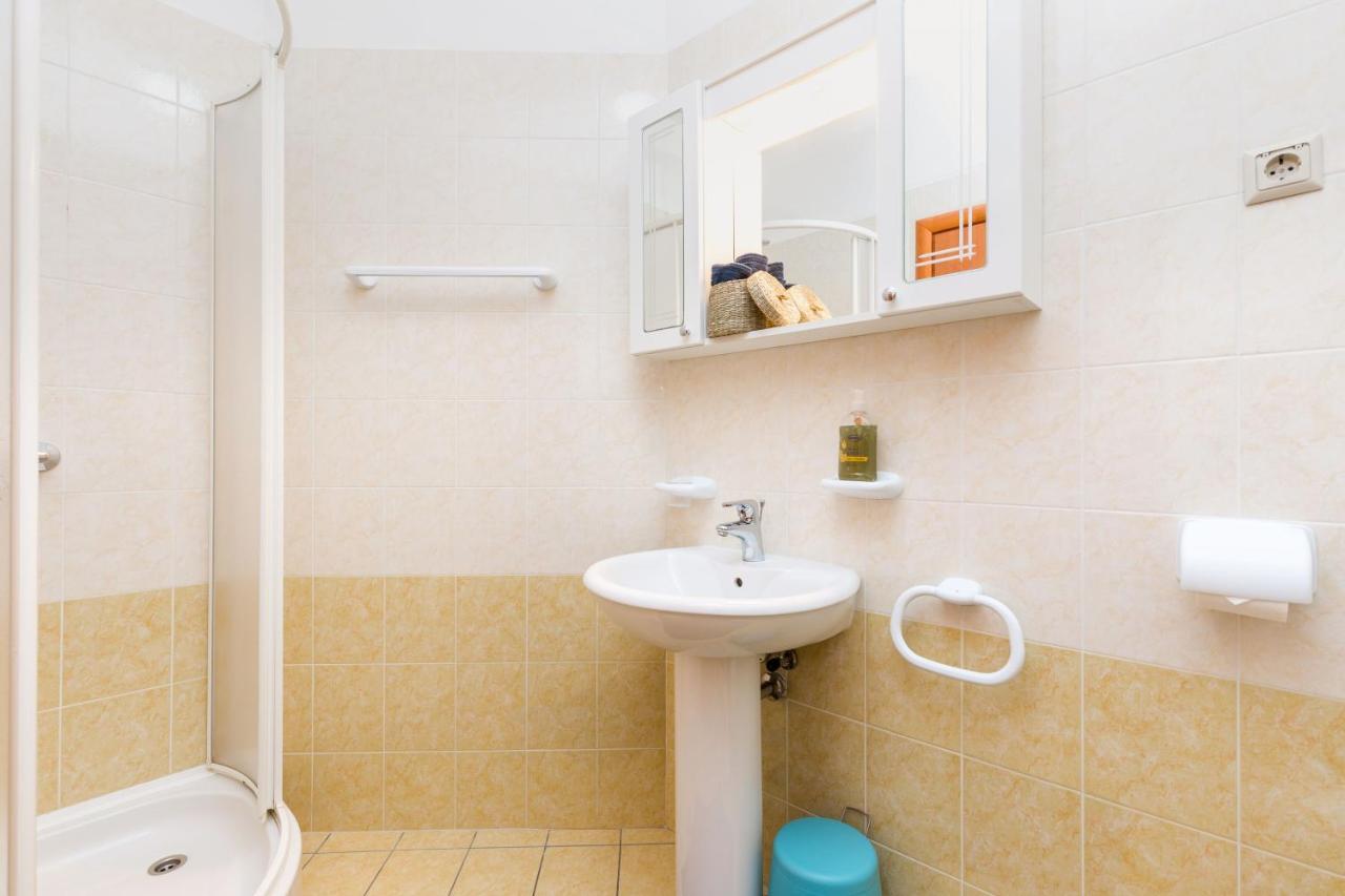 Main Street Apartments 2 غييكا المظهر الخارجي الصورة