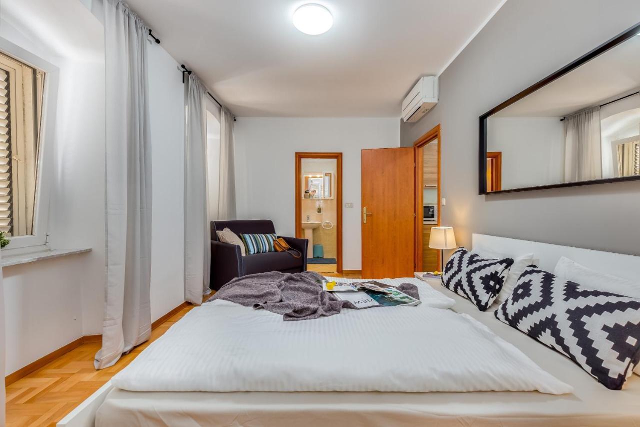 Main Street Apartments 2 غييكا المظهر الخارجي الصورة