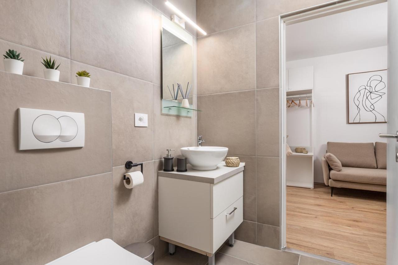 Main Street Apartments 2 غييكا المظهر الخارجي الصورة