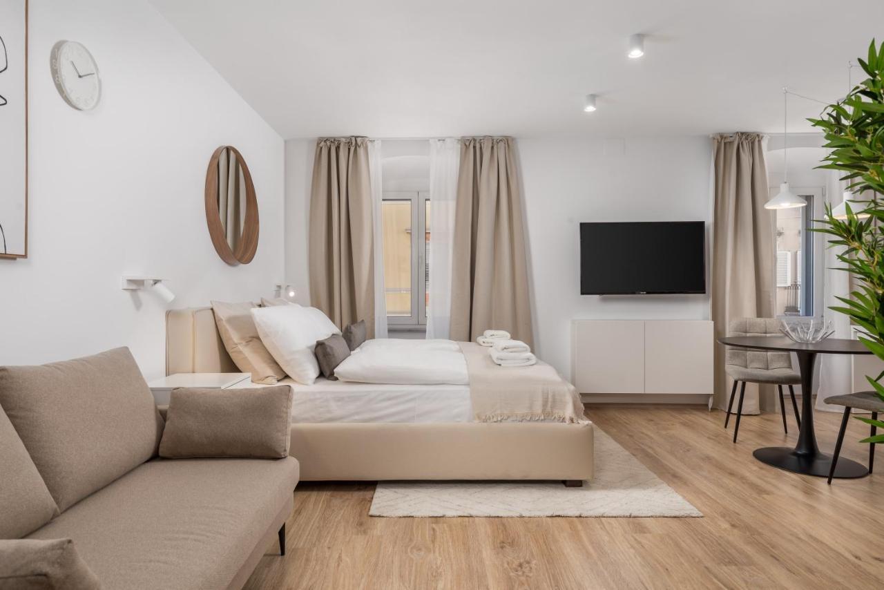 Main Street Apartments 2 غييكا المظهر الخارجي الصورة