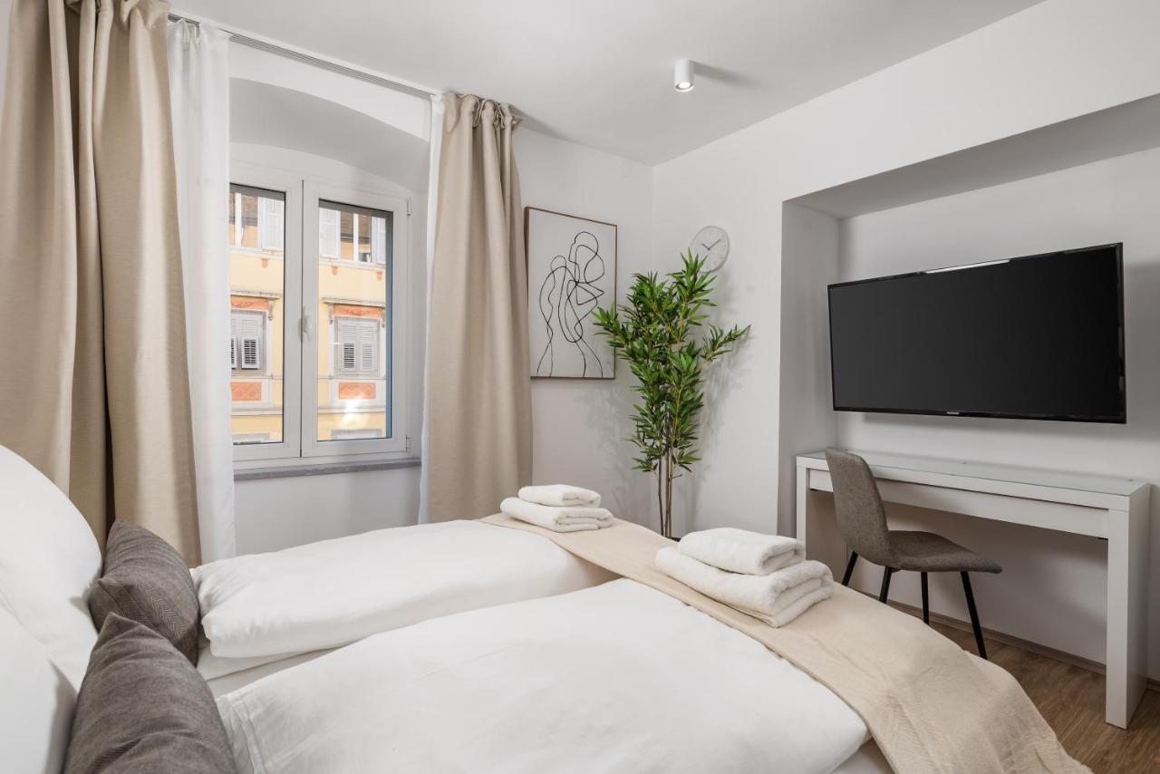 Main Street Apartments 2 غييكا المظهر الخارجي الصورة