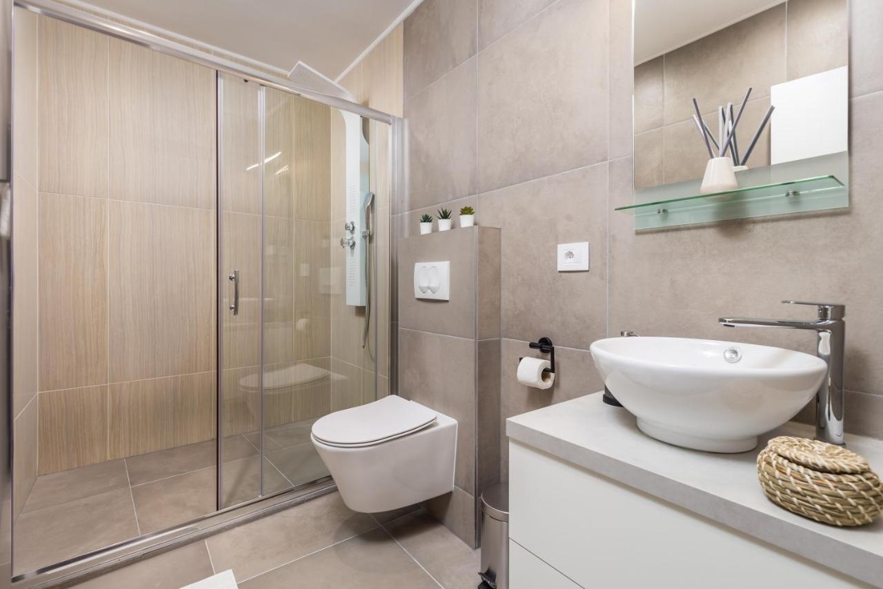 Main Street Apartments 2 غييكا المظهر الخارجي الصورة