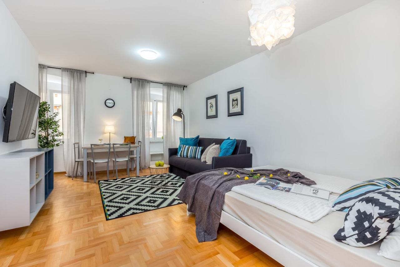 Main Street Apartments 2 غييكا المظهر الخارجي الصورة