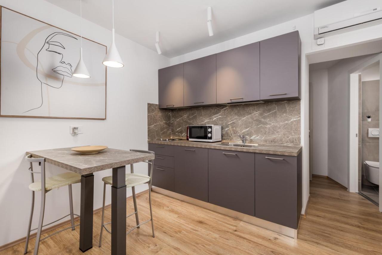 Main Street Apartments 2 غييكا المظهر الخارجي الصورة