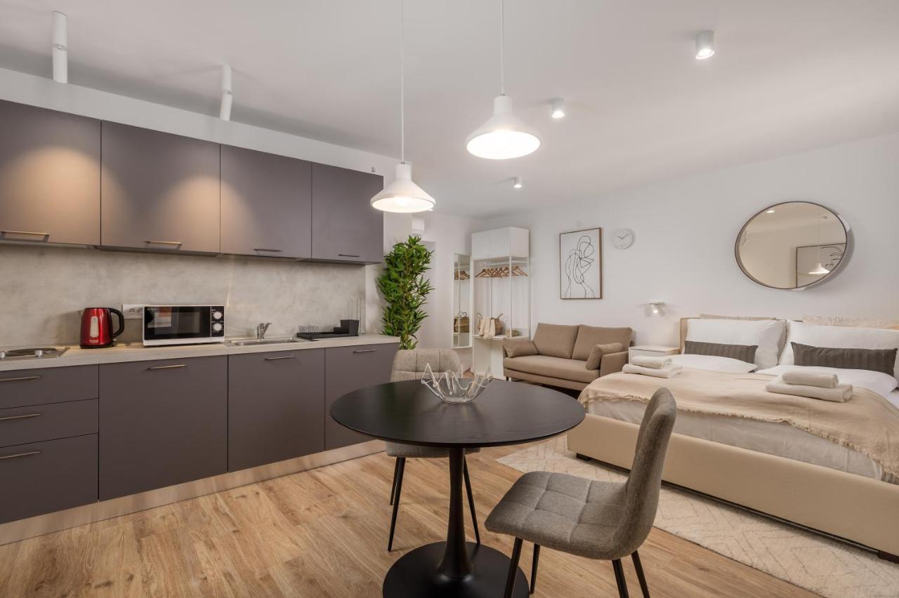 Main Street Apartments 2 غييكا المظهر الخارجي الصورة